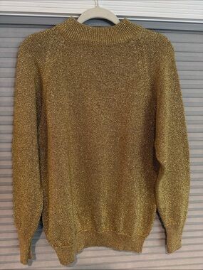 Liz Claiborne Metallic Gold Knit women’s Sweater - Classic Crewneck